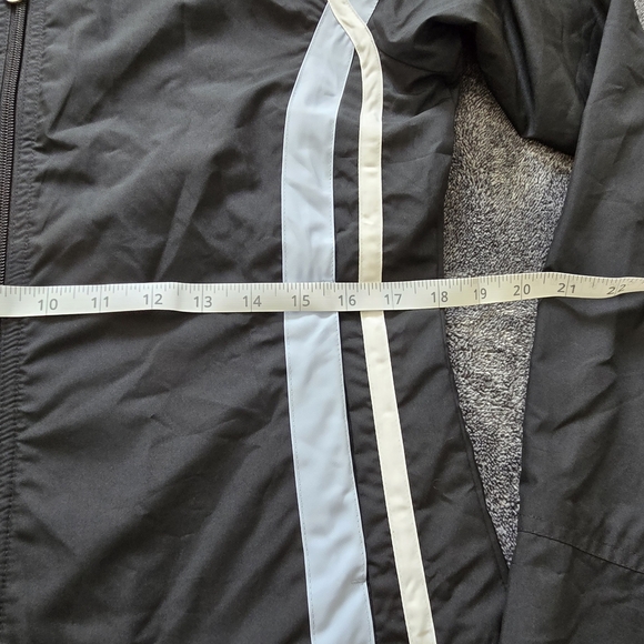 Nike Women's Black and Gray Jacket - Picture 6 of 7